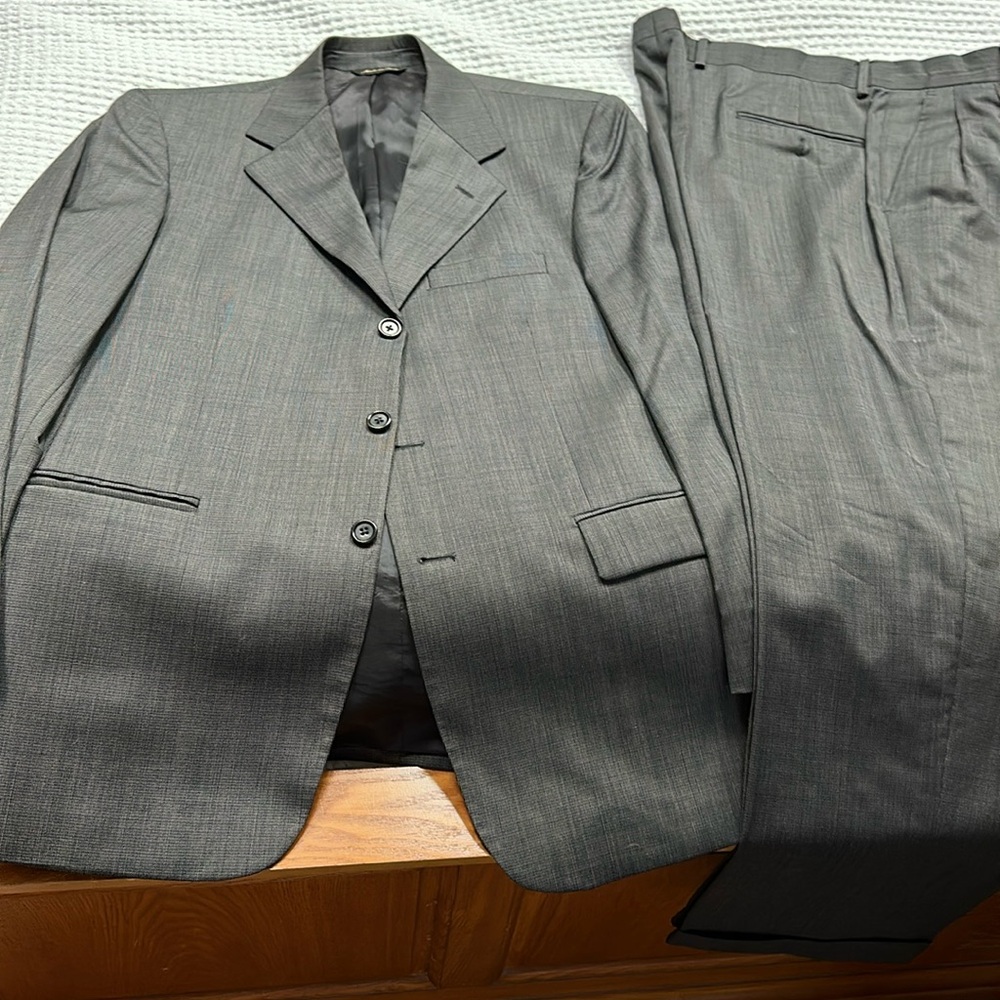 Men’s charcoal grey Roberto Villani suit